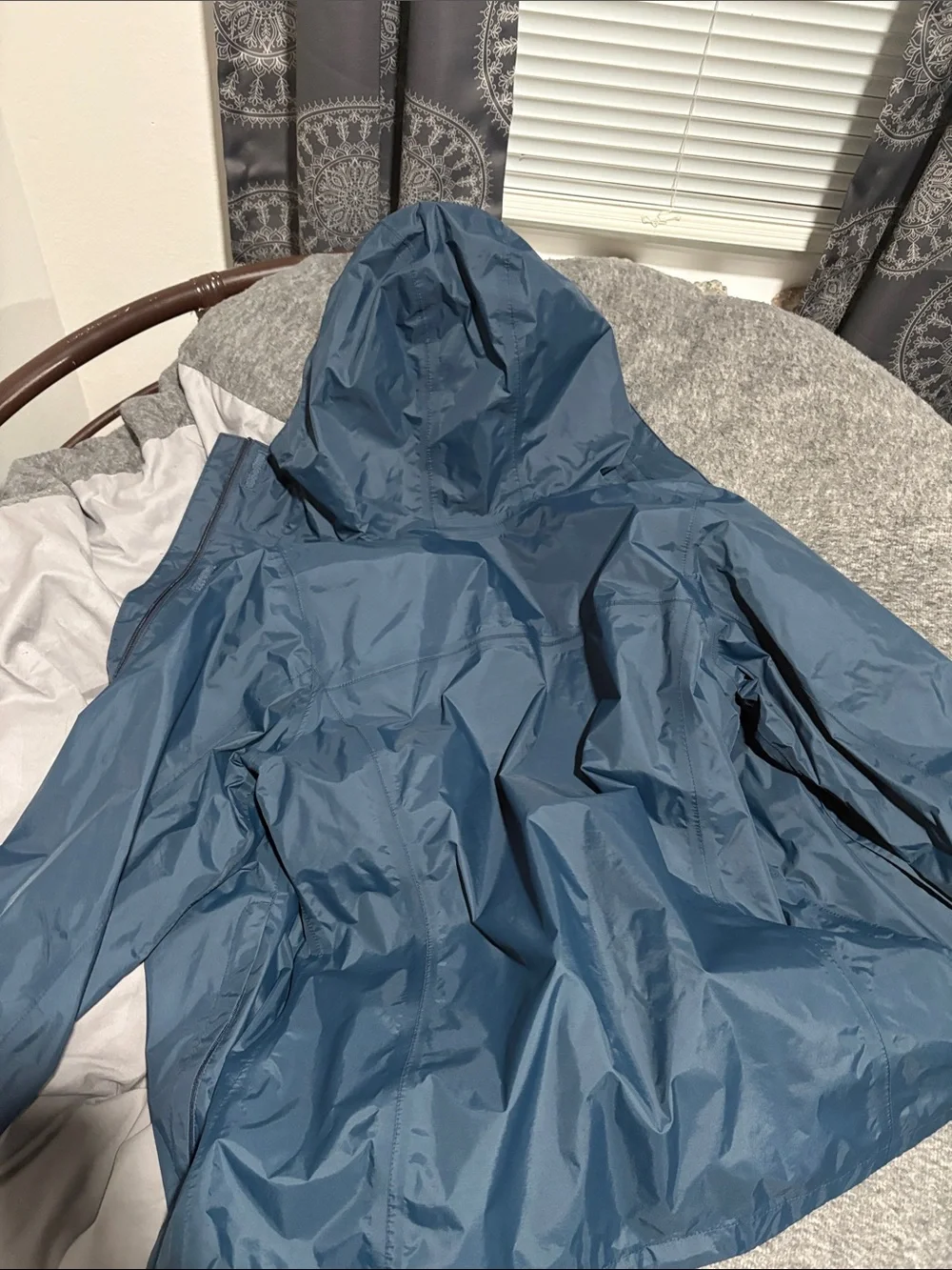 Columbia Women’s Dark Blue Hooded Rain Jacket - Picture 7 of 8